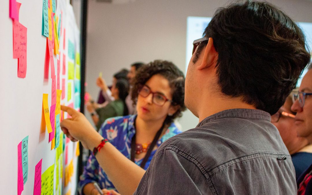 Equipo docente rediseña el juego pedagógico casos