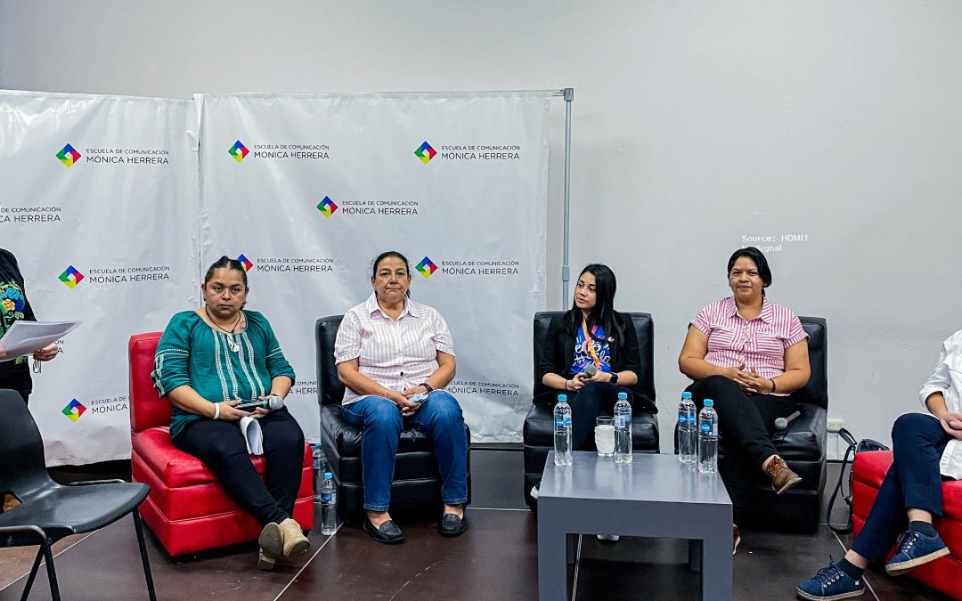 Estudiantes de 1ª año conversaron sobre las oportunidades de desarrollo para los jóvenes salvadoreños