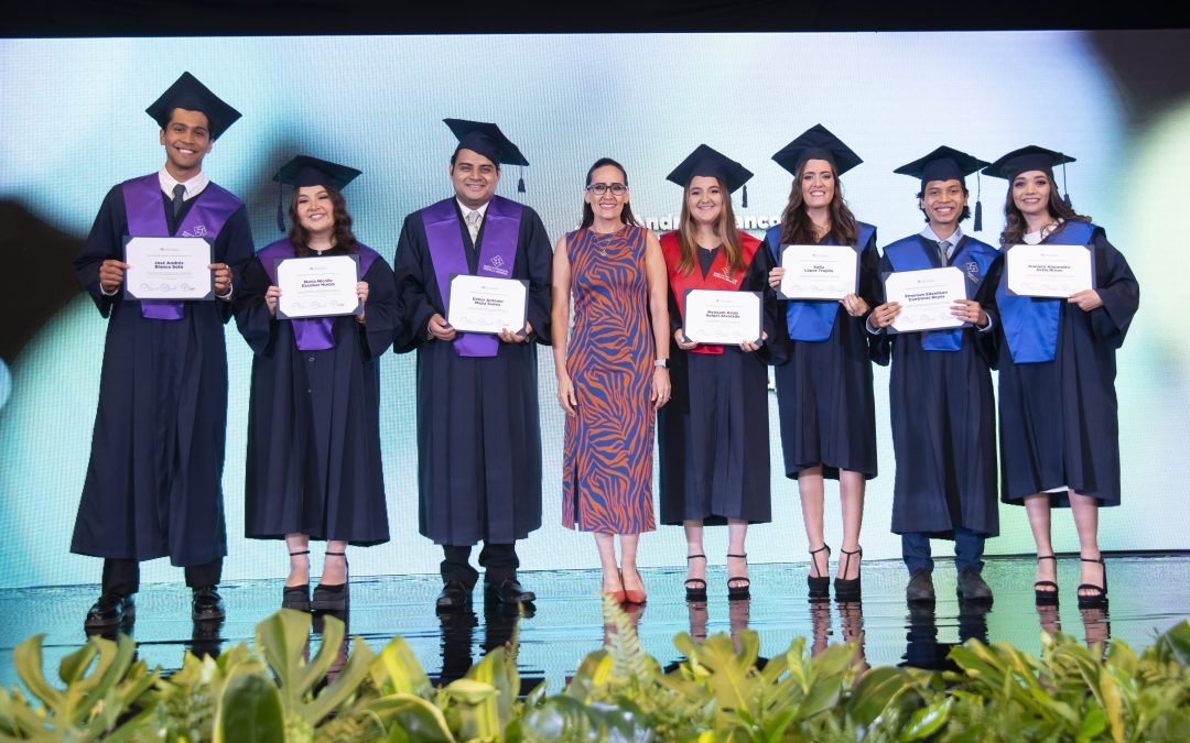 La Escuela gradúa a su primera promoción certificada 100% en competencias transversales